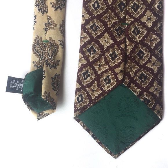 TOMMY HILFIGER Italian Silk Tie Maroon with Diamonds - Picture 6 of 8